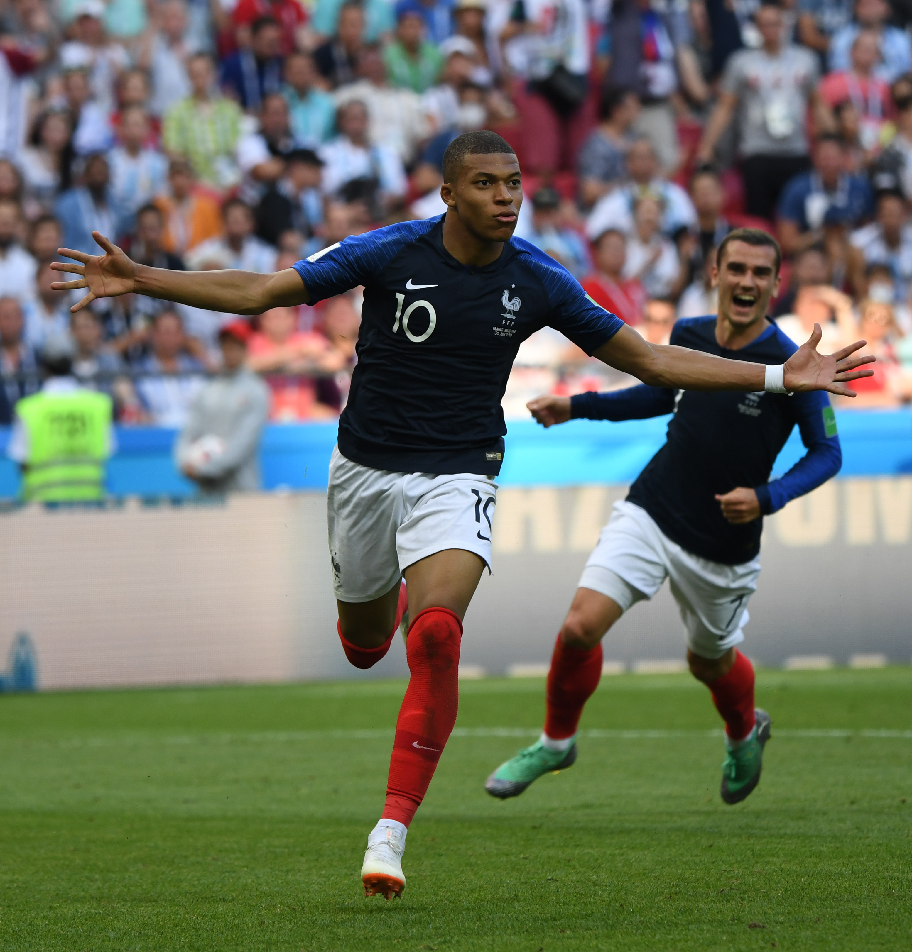 热议国安夺足协杯：河南经验不足，希望国安明年外战别搞砸