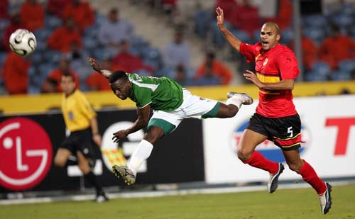 梅西因为足球改变性格！从天生内向到绝对领袖！（足球重塑梅西：从内向少年到无可争议的领袖）