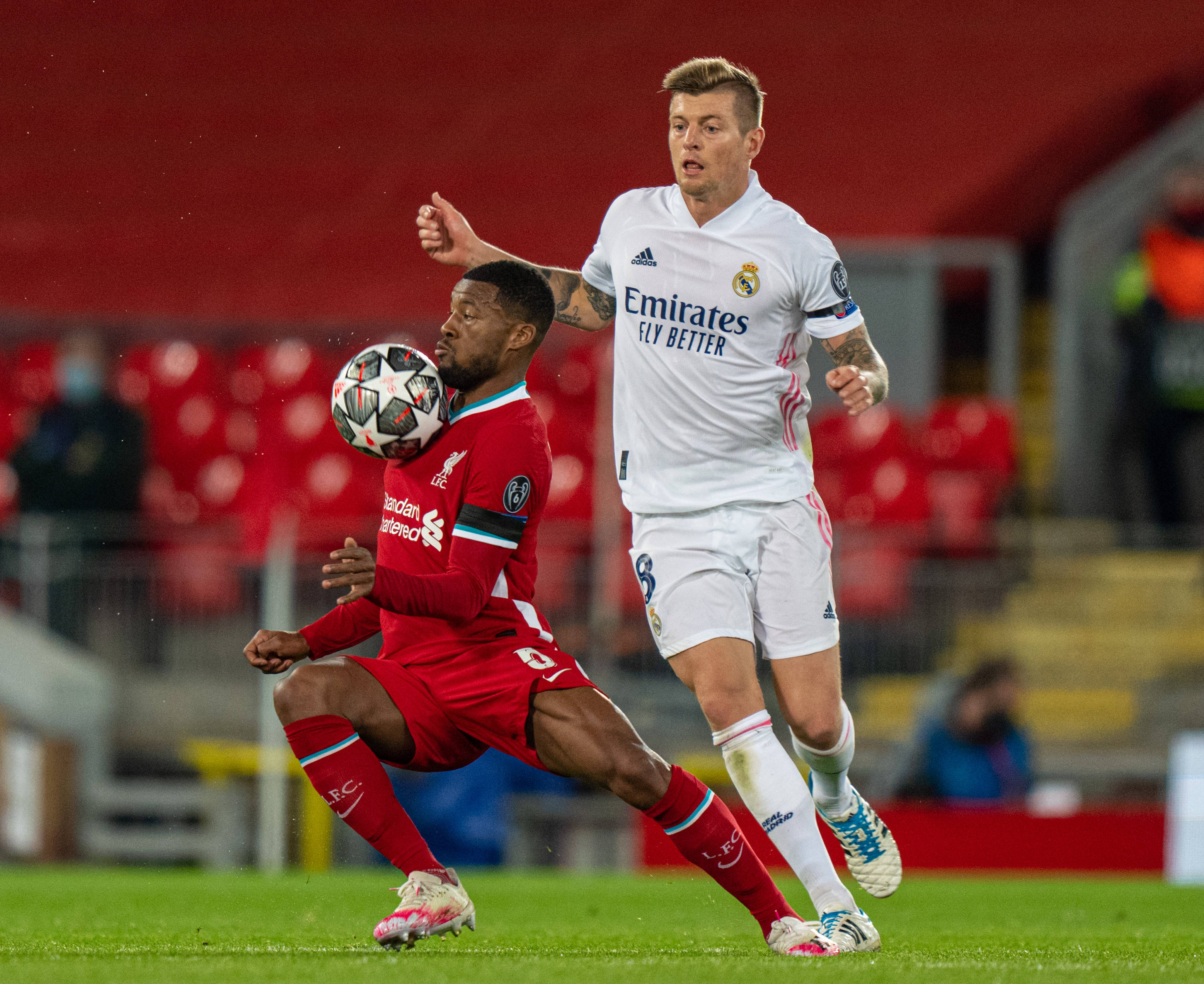 孔帕尼：穆西亚拉何时复出？能回到训练中本身就是积极的信号（孔帕尼谈穆西亚拉复出：时间未定，重返训练已是积极信号）