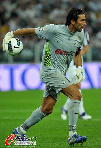 2-1，25岁英格兰国脚一剑封喉，率队2连胜反超切尔西，逼近前三