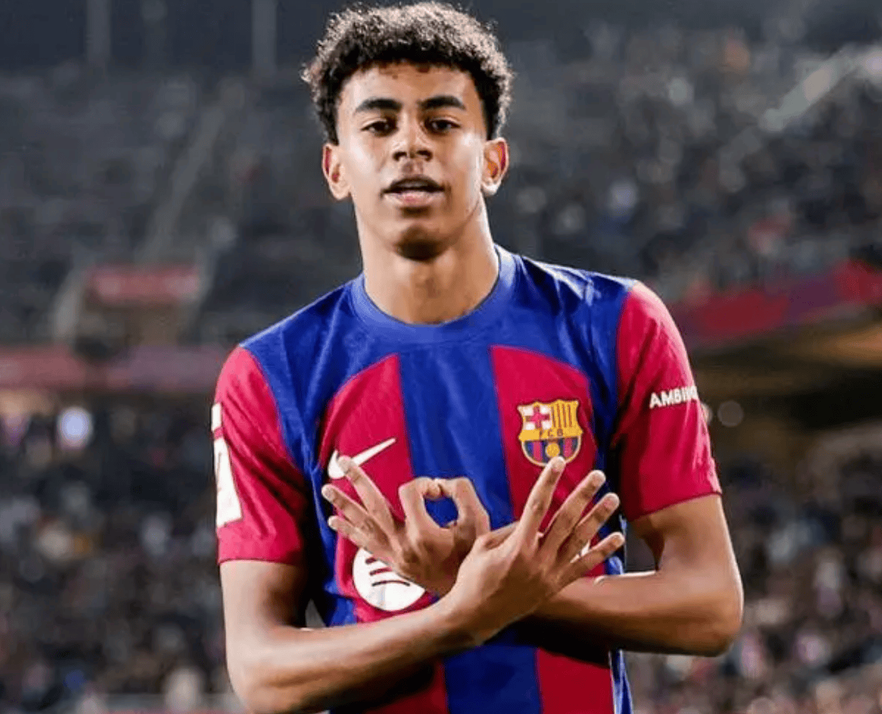 篮球火箭主力球员赛后接受采访