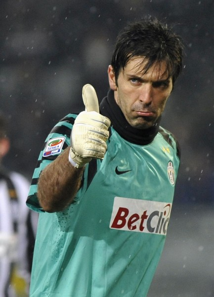 国脚连续两轮进球，状态火热