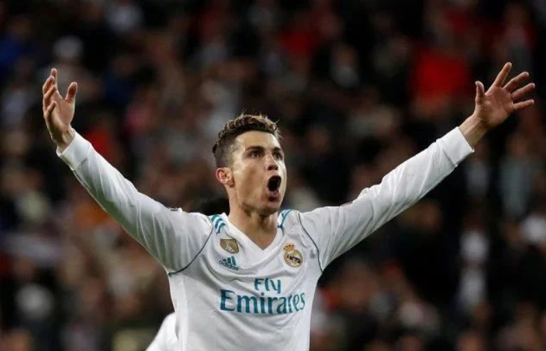 足协主席宋凯现身成都，徐正源、韦世豪、胡荷韬在酒店迎接（中国足协主席宋凯抵达成都，徐正源、韦世豪、胡荷韬在酒店迎候）